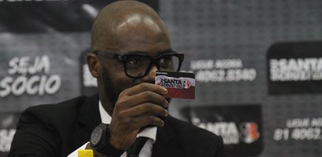 jc_pe's tweet image. Grafite rescinde contrato no Catar e chega no Recife no domingo jconline.ne10.uol.com.br/canal/esportes… #SantaCruz #JCEsportes