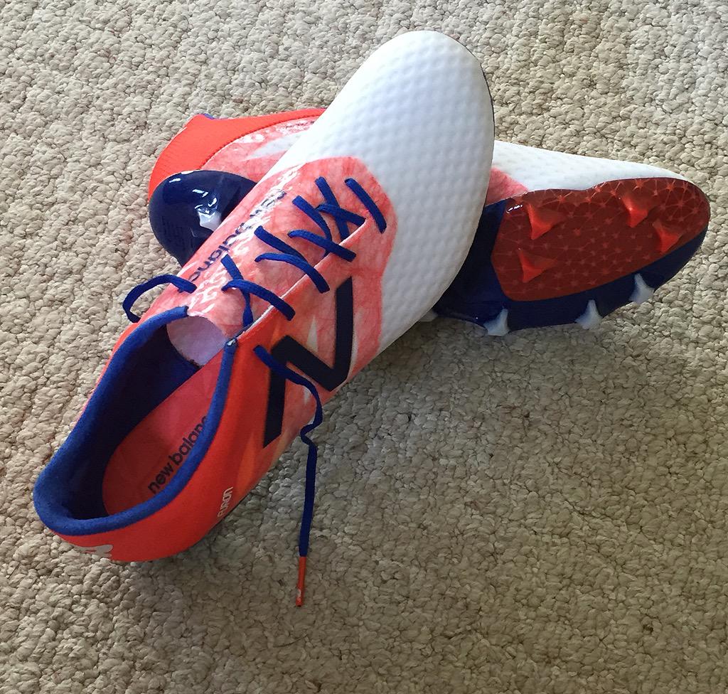 ColdsnowA's tweet photo. Thanks @newbalance for the new cleats❤️⚽️!!! http://t.co/iQ2Wx5QBap