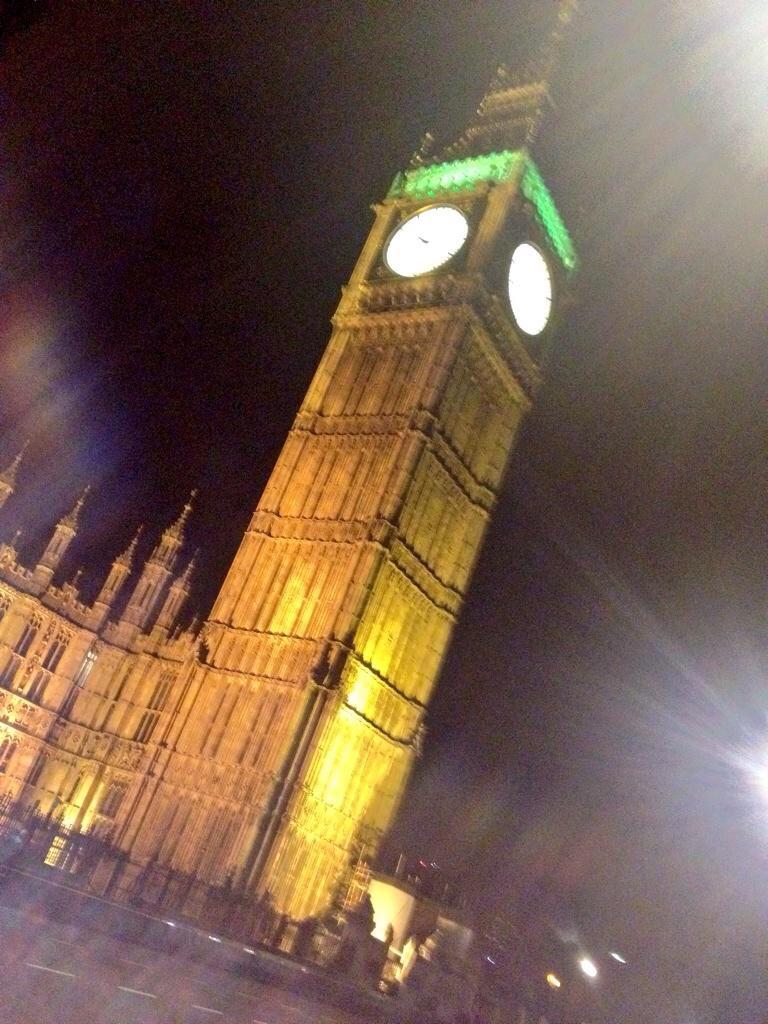 love1d_misa's tweet photo. よし！大学決めた！
英語学部で英語を極める😎 http://t.co/9OHYBt3jGz