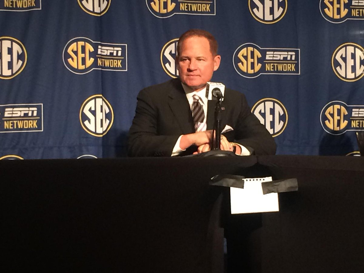 SherryChanel's tweet photo. "It's not that I don't like red. I just really don't like red" @lsucoachmiles http://t.co/ZGq1pxeMaR
