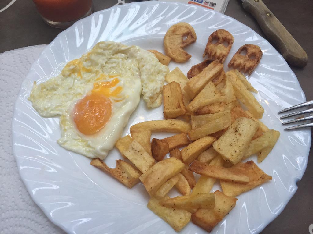 PatrySmile12's tweet photo. Cuando tus cocineros molan http://t.co/M8UreY1nf7