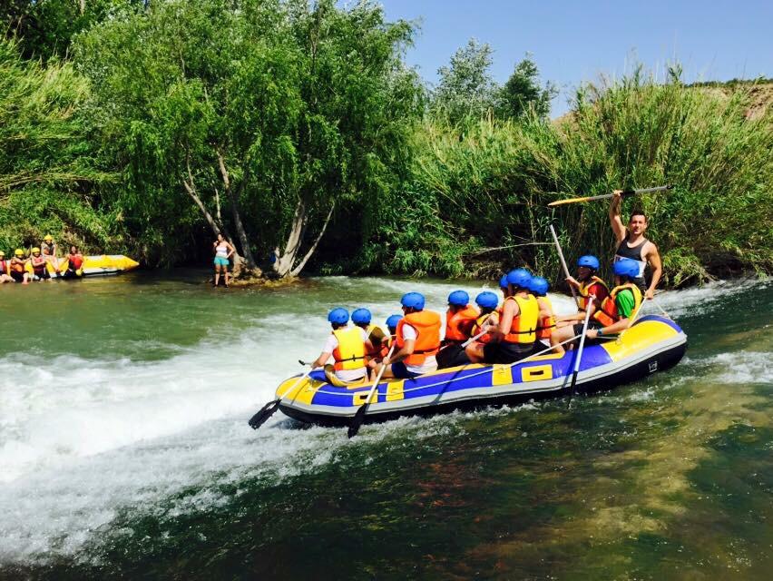 Quieres pasar un domingo diferente ??
Rafting+almuerzo 19€ y con traslado en bus desde mula 24 oferta para domingo 19