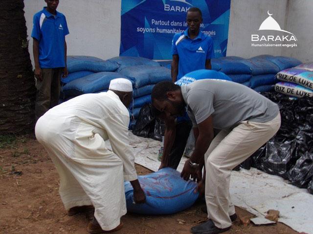 La Zakat al Fitr a commencé à être distribuée en Centrafrique au coeur du PK5 ( Bangui) Alhamdulilah !