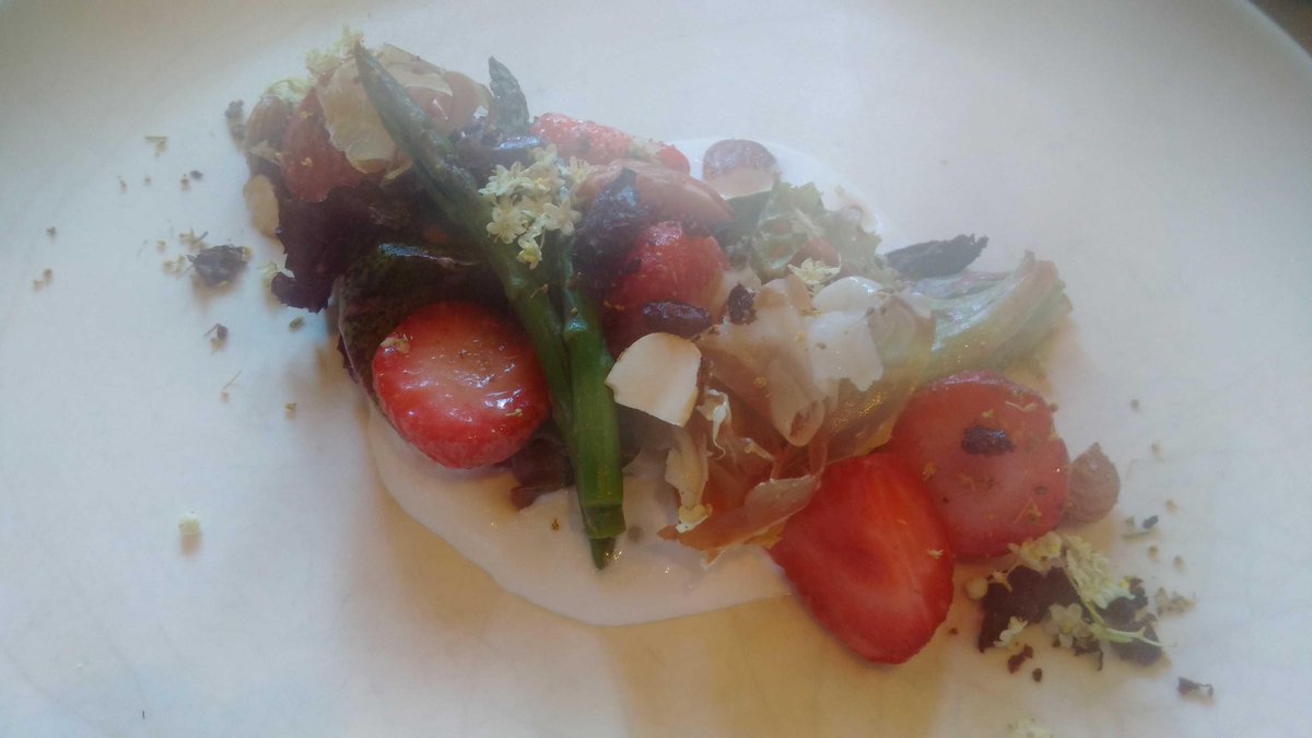 #strawberry #salad <a href="/faunaottawa/">fauna</a> <a href="/mpibeers/">McClelland Beers</a> @fruli #realfood