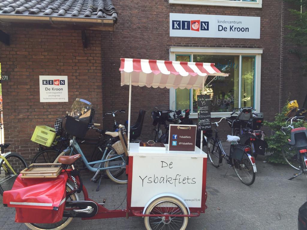 Ysbakfiets's tweet photo. @KION_Nijmegen de Kroon de heerlijke Bio is Logische Ysjes mogen uitdelen bij hun eindfeest. #Lekker http://t.co/NriCDWIonb