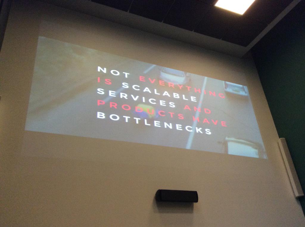 CoppaLandini's tweet image. @cosesemplici esordisce con l'assunto che non tutti i servizi sono scalabili #bottleneck @ProgettoRENA #XTsharing