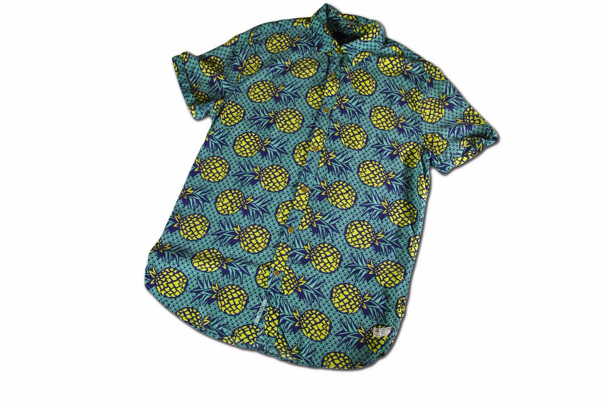 Esta temporada lo que sobran son las piñas, atrévete a ser diferente.
#ScotchAndSoda #menswear #Trendy #pineapple