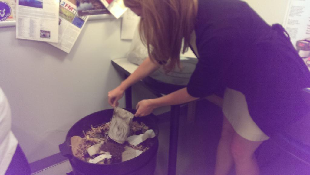 DeltaGreatLakes's tweet photo. Our worms have arrived! #officecomposting #transformwaste http://t.co/8R66Q43Nsp