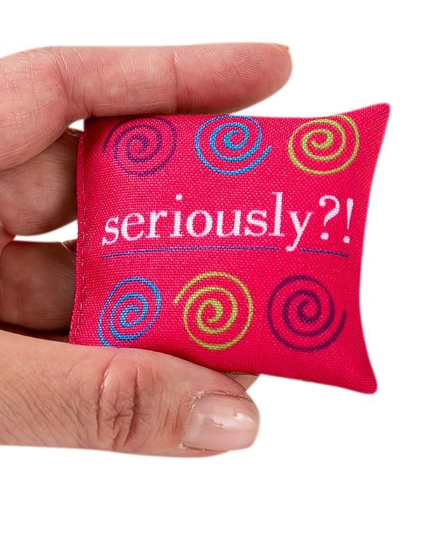 buzz_bags's tweet photo. Vibrant colors and fun phrases help to stimulate #conversation, or end it. Be polite or #bold as you like. #social http://t.co/np4uL9Qeh4