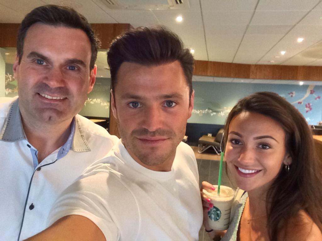 fennellsl's tweet photo. @MarkWright_ @michkeegan cheers 4 taking time 4 the selfie  on m1, tx 4 lesson in how 2 use my phone!! #2ndattempt http://t.co/t0WiizAsc3
