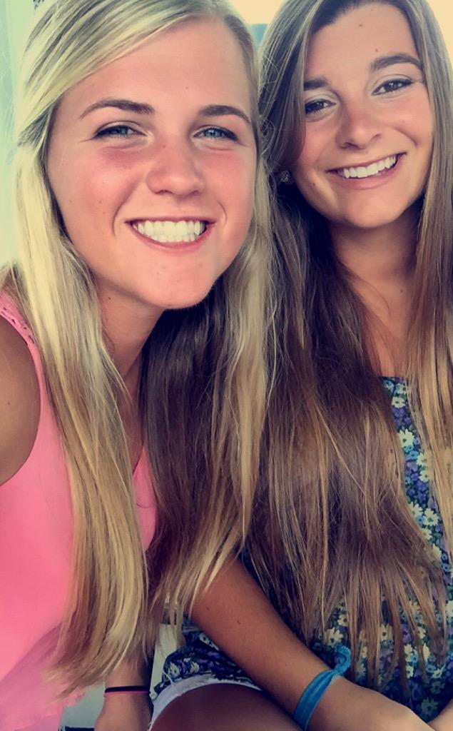 EmilyAnnMurphy5's tweet image. Setting sail with my bestie💜 #BYEAMERICA @grace_deboer31
