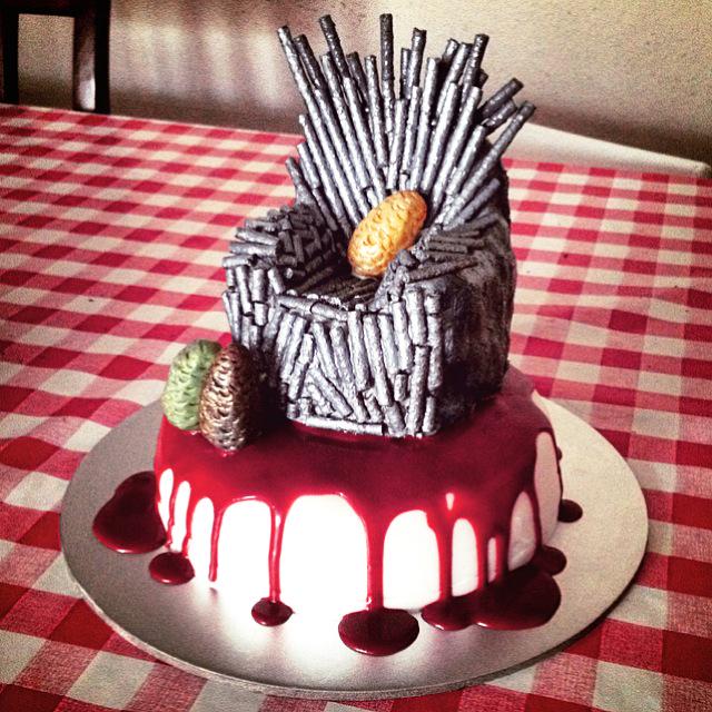 CrumbsCakeBlog's tweet photo. @HBO_UK #GameofThrones cake I made for my housemate's 21st! http://t.co/XYkFlbcYlW