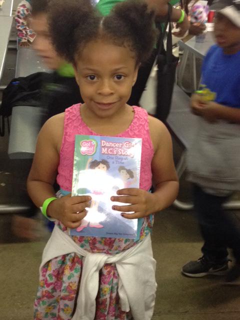 gogosportsgirls's tweet image. Many happy faces at the @ToyIndustryFndn event donating toys to 600 foster children in Chicago. @WomenInToys