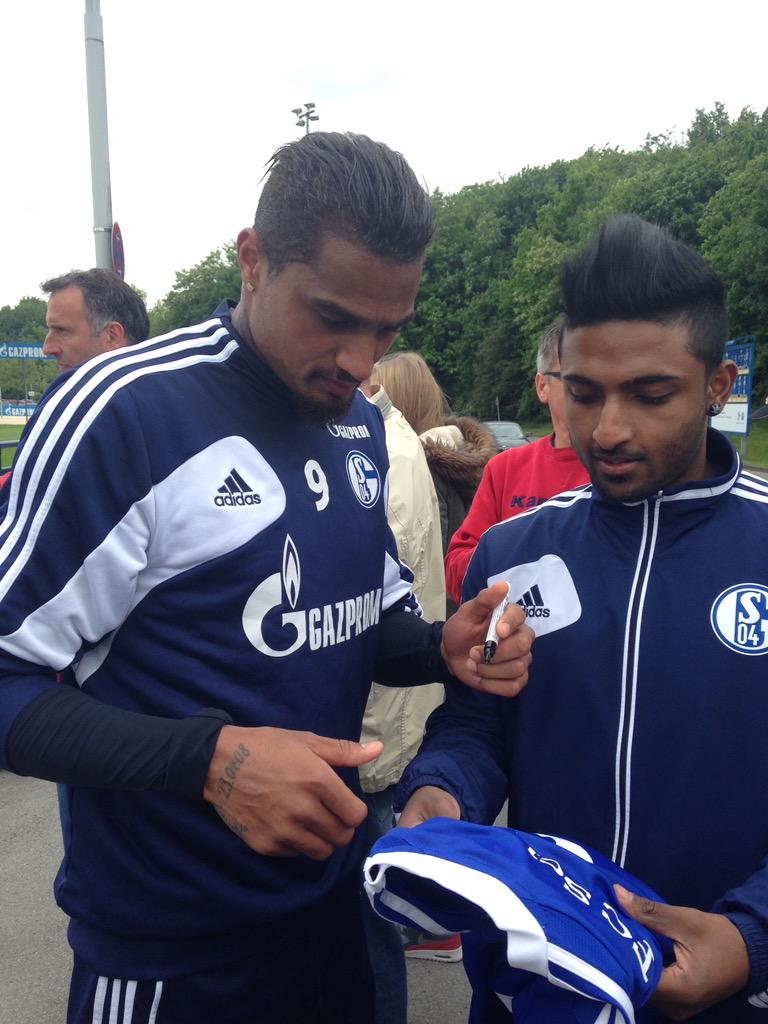 djkannallagann's tweet photo. Egal welchen Weg Bruder @KPBofficial gehst , meine #loyalitรคt folgt dir #bigbro #truefan #princemode ๐๐พ http://t.co/Sx4GzAx1t8
