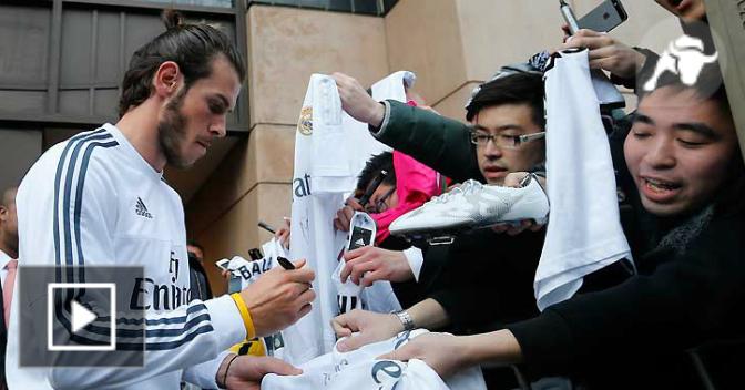 Gareth Bale CUMPLE AÑOS y los aficionados australianos LE CANTAN el \Happy Birthday\. VÍDEO ->  