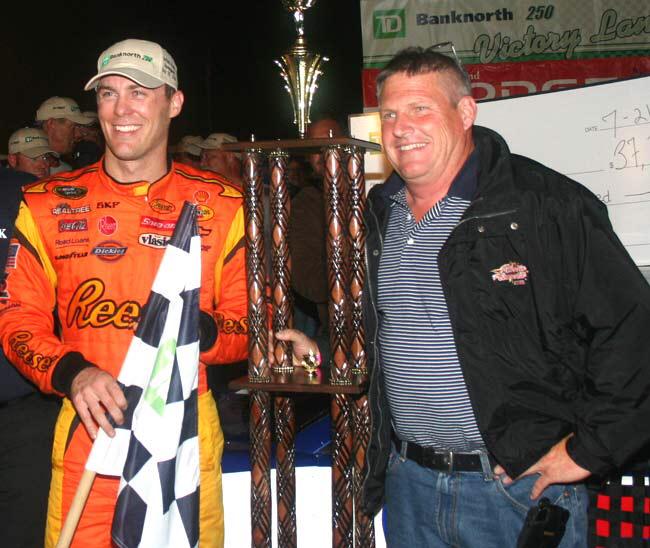 KevinHarvick's tweet image. #TBT My 2008 Oxford 250 win. 
Retweet and follow me to win the signed race win diecast. Winner picked in 4hrs.