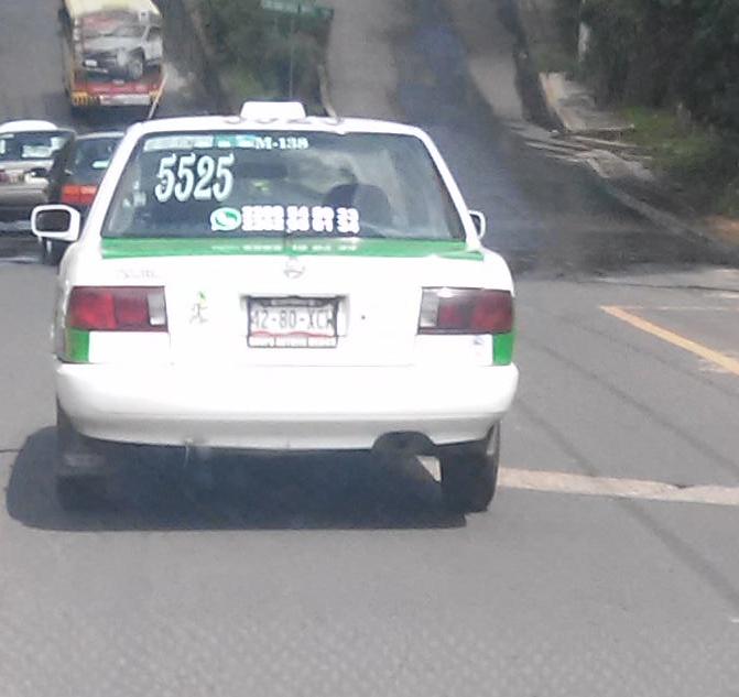 Kiolomeli's tweet photo. Taxista agresivo se enoja cuando le pitas porque va hablando por celular y se pasa el 1X1 http://t.co/sZX5yLGxr7
