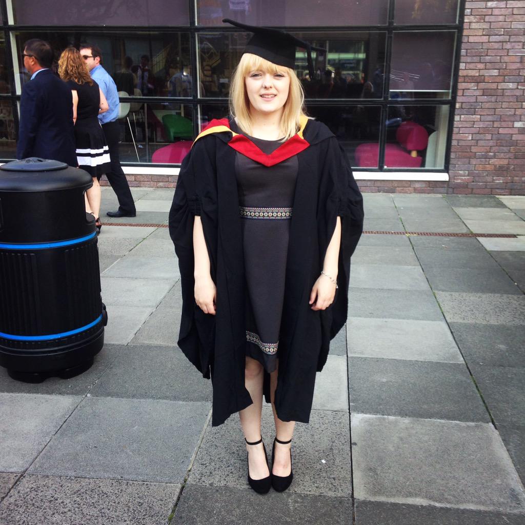 abifairhurst's tweet photo. Officially an BA(hons)Animation graduate🎓 http://t.co/vdq4NhUzDx