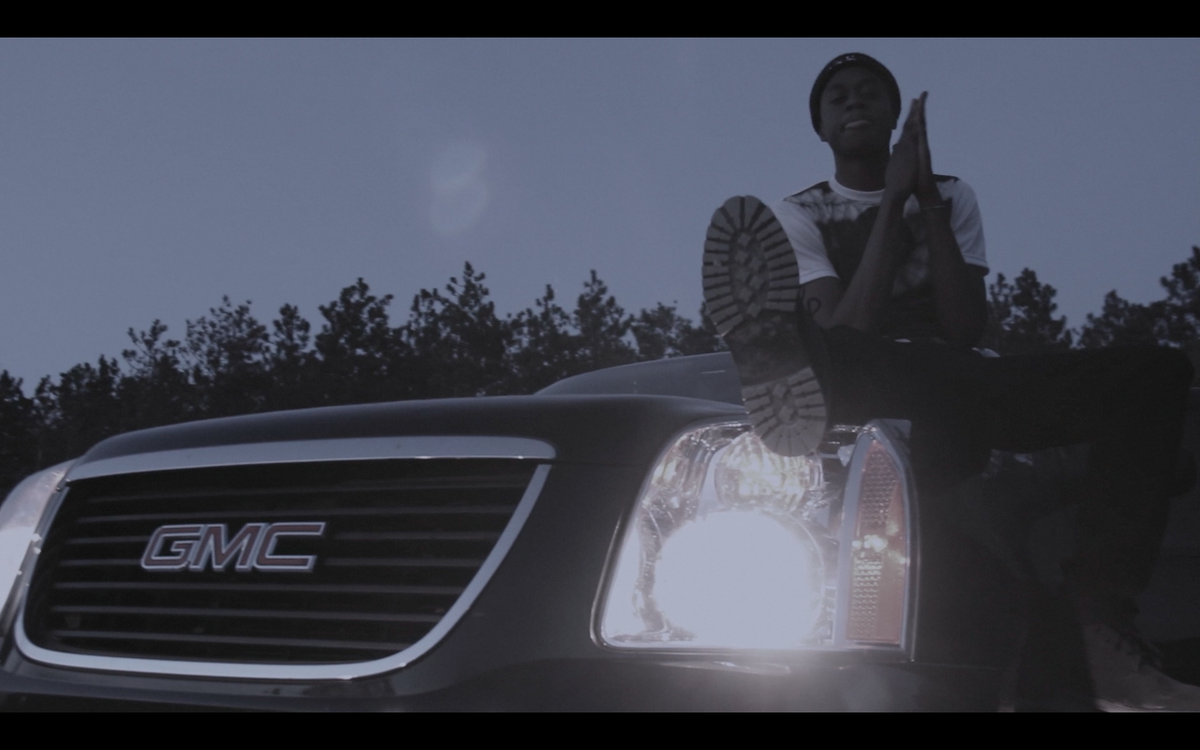 VERGOclub's tweet photo. NEW VIDEO: @DeLaSola 'The World Is Yours' (Prod. By @PTbeats) http://t.co/g4ZUOCKr5p #LongOverdue2 http://t.co/7Y5x4apzfj