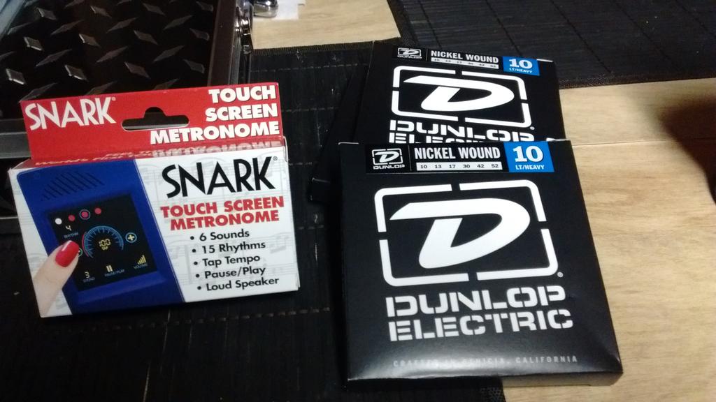 Leoguitarist666's tweet photo. New toys from @jimdunlopusa and #SnarkTuners just arrived in the mail what's your #stringgauge http://t.co/4mYFUXkany