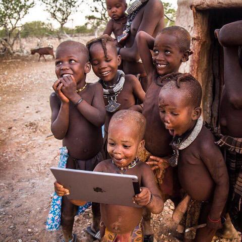 9GAG's tweet photo. this is my favorite photo on the Internet http://t.co/R8Dv2AVlSx