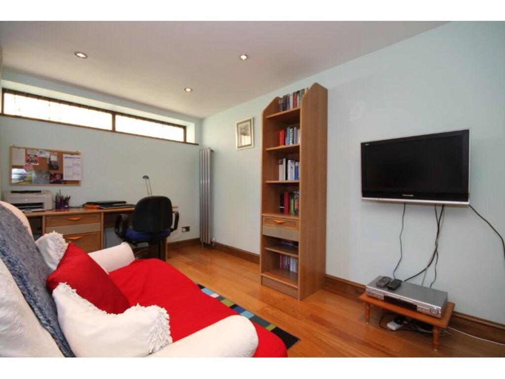 BuyToLetOxford's tweet photo. Successful Acquisition! Client purchased this property as #investment and its joined our @ShortLetsOxford portfolio http://t.co/OFYchdJBy4