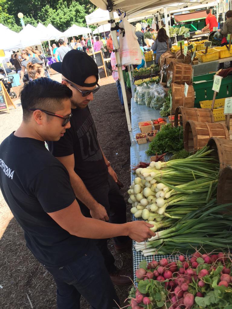 agirlandherfood's tweet photo. Excited to see what @ThaidangEats is making tonight w/ ingredients he picked up @GreenCityMarket #gcmchefbbq #GCMBBQ http://t.co/Tnf8D0KyIe