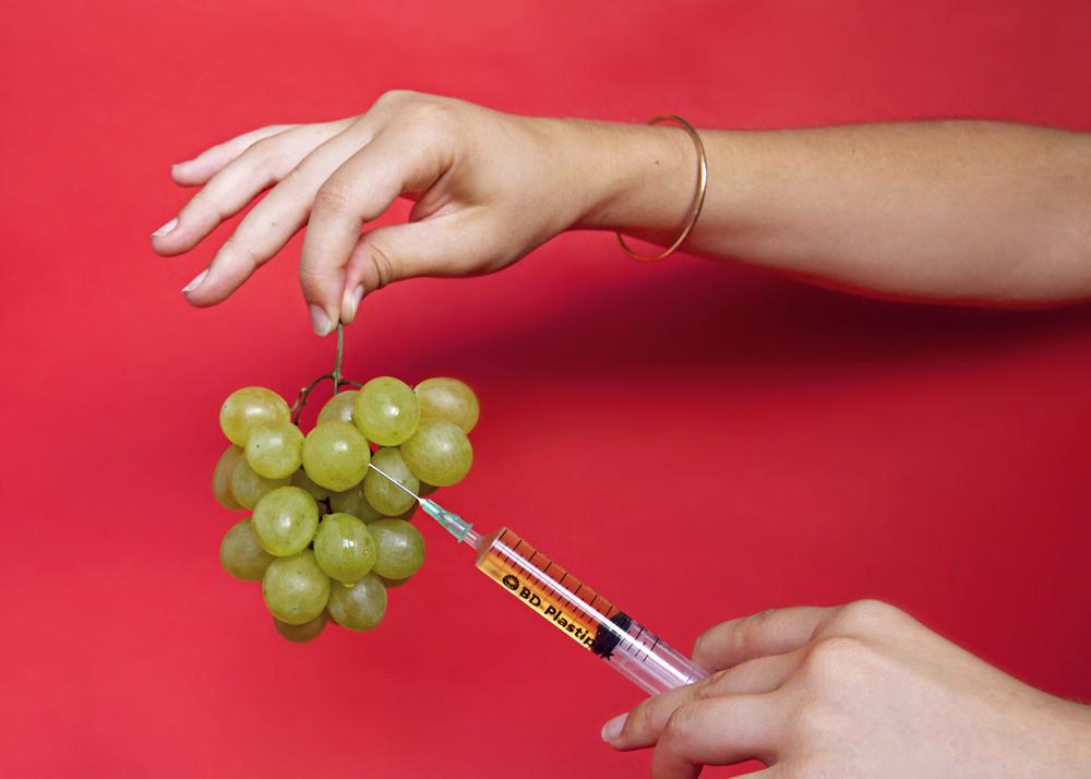 chefsfeed's tweet photo. .@munchies you know whatssup >> The MUNCHIES Guide to Sneaking Alcohol into Music Festivals http://t.co/4yIDmE0qok http://t.co/lHtfRFpg5F