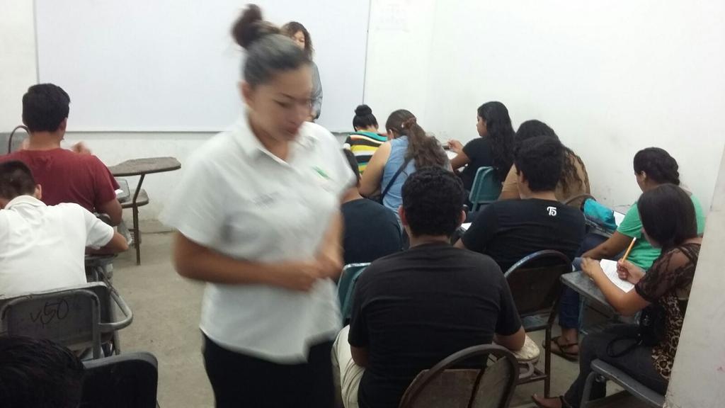 CecytesMazatlan's tweet photo. Exámen de seleccion Cecyte ext. Mazatlán con más de 90 alumnos. @sayonara2609 @ccecyte @ProfrRosendo @aausr http://t.co/uX63sQqWw1