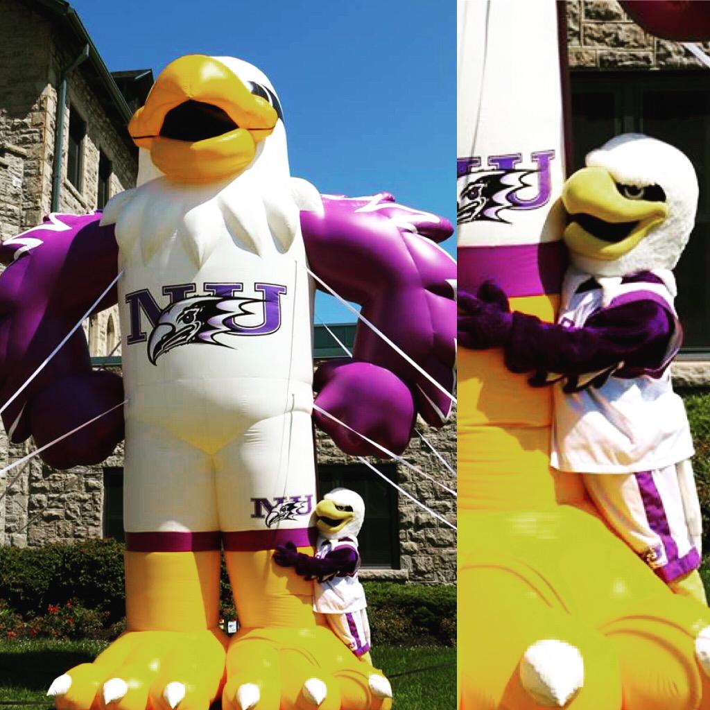 NiagaraUniv's tweet photo. Well this is awkward. #ontheridge #Monte http://t.co/7cJVihyFN9