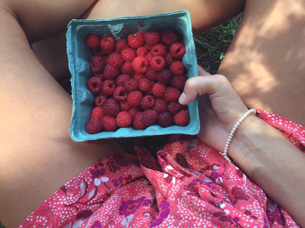 adianna_adams's tweet image. Yummm #RaspberryPicking