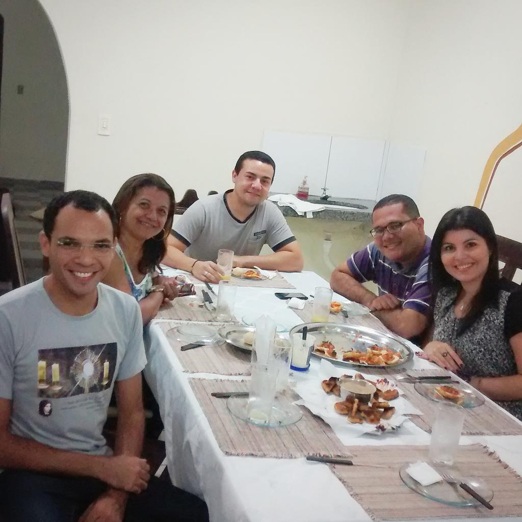 Jarbasbatista's tweet photo. Com vocês o tempo não passa, ele simplesmente existe. #Antenados #GenteQueMeFazBem http://t.co/YWaBnyusw7