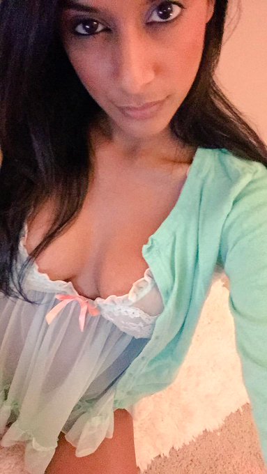 From last night, my princess jasmine outfit 💁 http://t.co/LlY5vbgHNl<a href="/tag/friskyfriday"class="tags"><span>#friskyfriday</span></a>