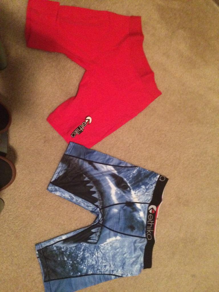 AlecAndell's tweet photo. Oh hey new boxers yo @ethika #ShowYaTeeth #AllRed http://t.co/xEq3a8EKqN