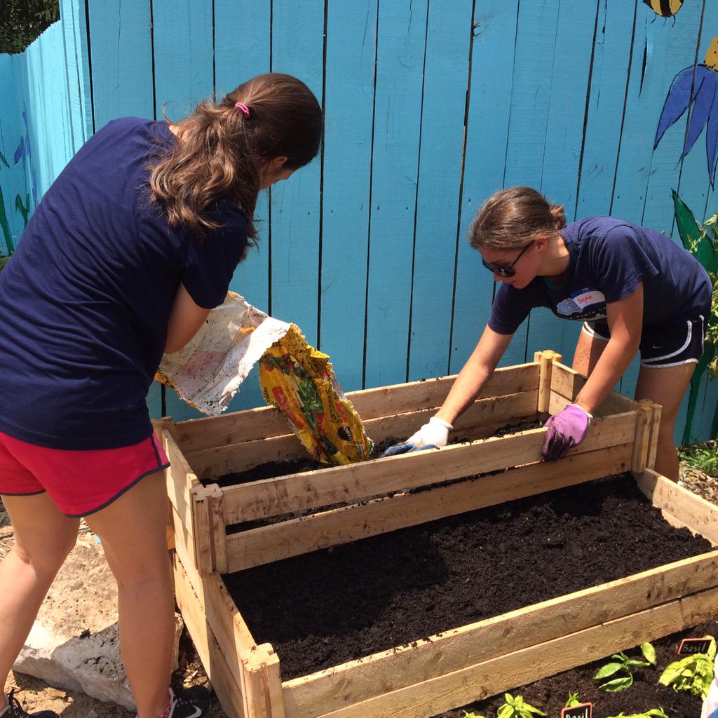 _GrowHealthy's tweet photo. Thanks @KMOV @Claire_Kellett for coming to our new garden at a preschool! Can't wait to build more w/@DillerAwards! http://t.co/yZ1kJOJNT2