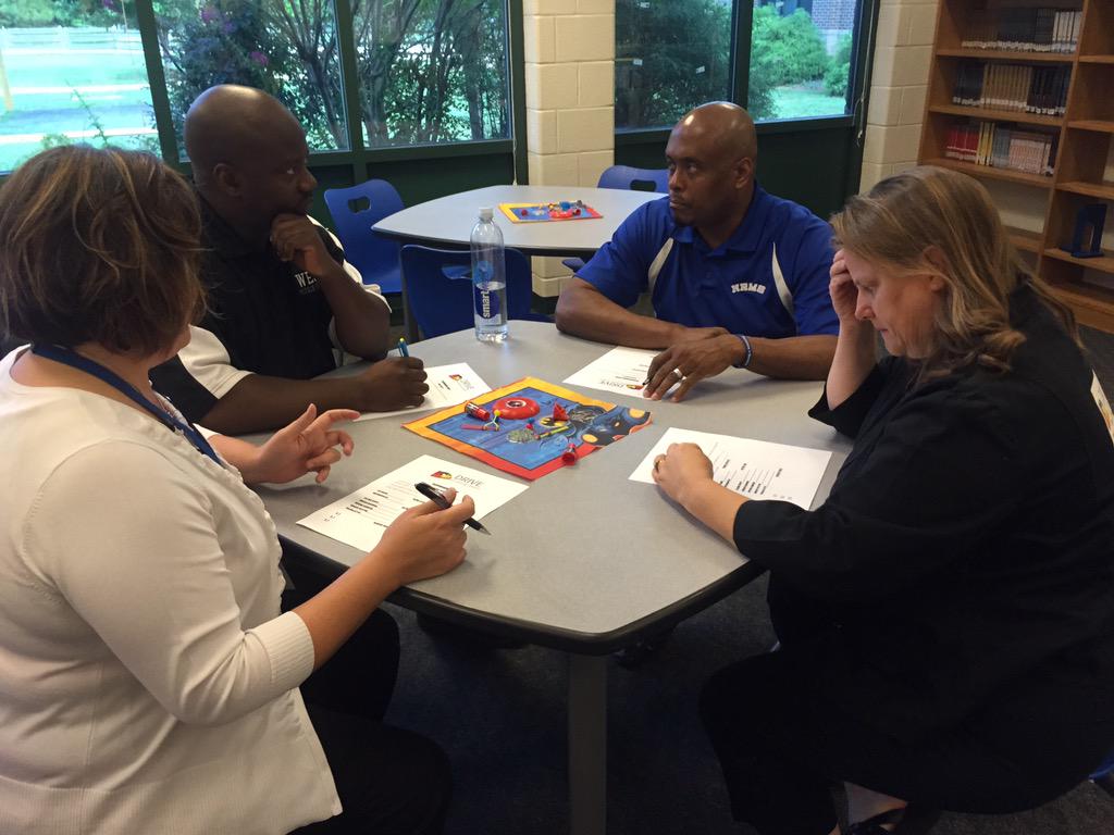 TinaMashburn's tweet photo. Middle School Principals sharpening super leader powers @lynn_moody @RSSinformation #rssmiddle http://t.co/Yrk9agBsHL