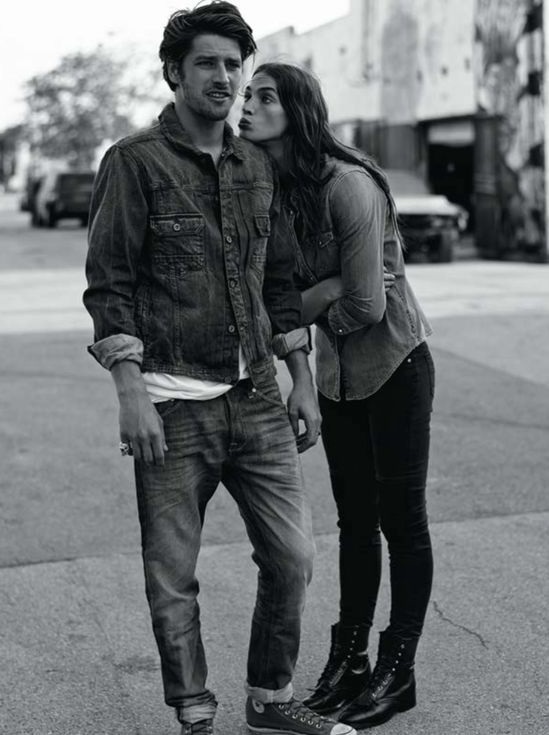 El camino puede ser largo, pero siempre tendrás con quién recorrerlo.
#ScothcAndSoda #Style #Fashion #Trend