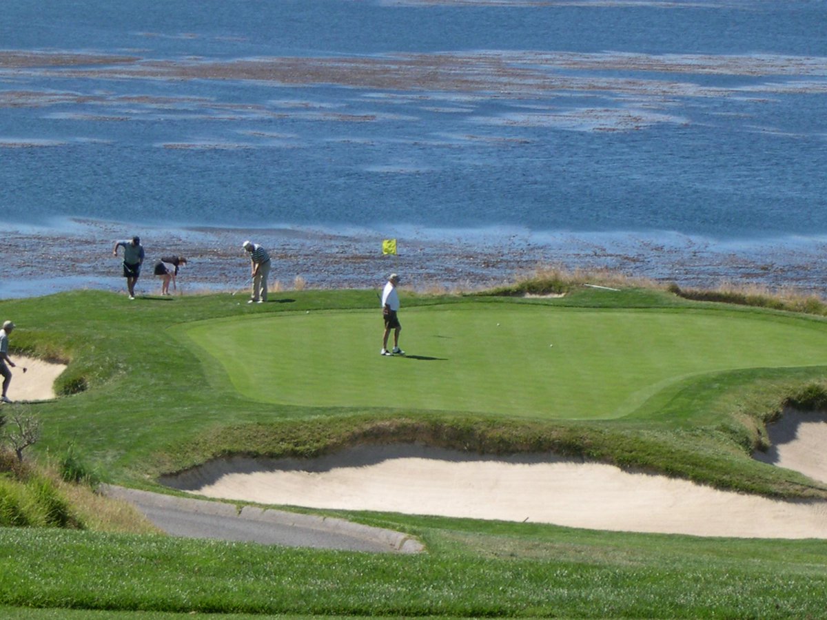 Love, love, LOVE watching golf! @rydercup groupie; @TheMasters attendee; Maybe I'll move to St. Andrews...