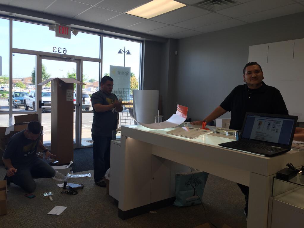 WL_ROADTeam's tweet photo. At #WL we work hard and have fun doing it! @Pkushn @wl_byoung @ChristyLKeeling #TheROADTeam #SprintComingSoon http://t.co/zdYshFAOfe