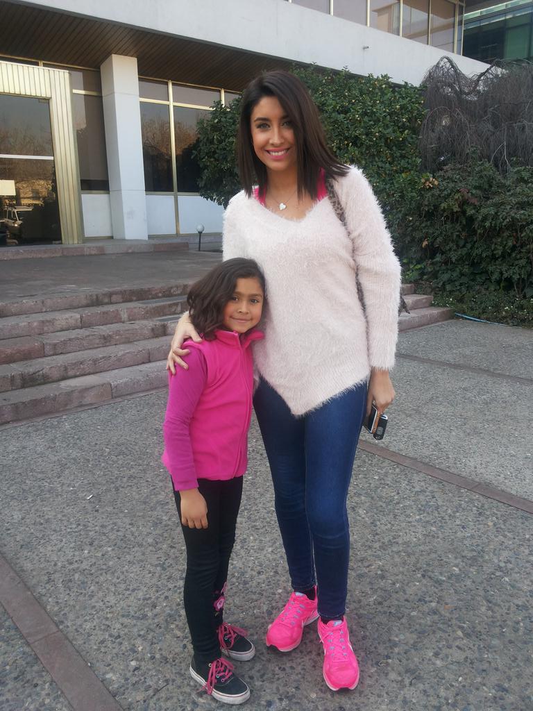 natiitha_f's tweet photo. Se paso super hoy cn mi sobrinita y mi amiga @soniiiiiiiiiii viendo a la @cmiandrade ^.^  las quiero muxo!! Besos ♥ http://t.co/KtHBAHyWwD
