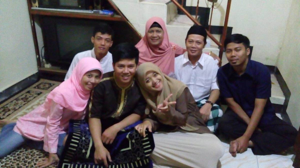 VAPUJI03's tweet photo. Semoga tahun depan nambah formasi.. Aamiin with @acep_villa http://t.co/56jtzQJ0C2