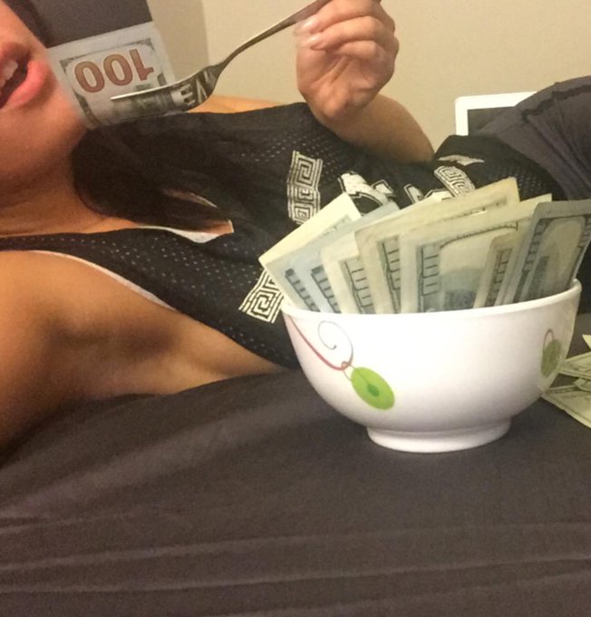 "If you weren't broke as fuck you would have been holding Benjamin's in that video." http://t.co/EhD