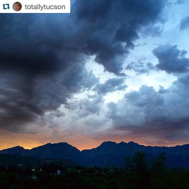 #Repost <a href="/totallytucson/">TOTALLY TUCSON</a>
・・・
Glowing #Catalinas #now #Tucson #sunset #Arizona