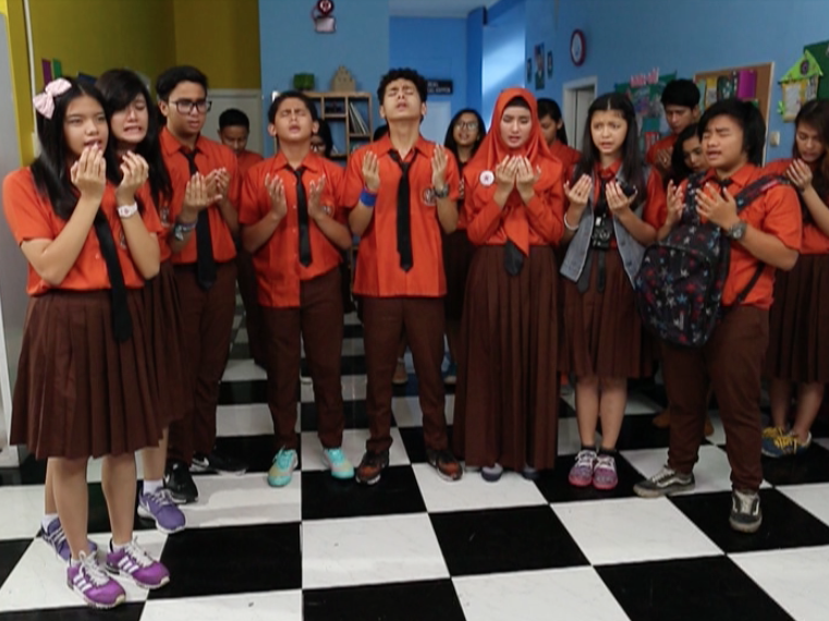 SMA_RTV's tweet photo. Kirim doa untuk keluarga di rumah dan di kampung halaman yaa! Mudah2an kita semua selalu mendapat berkah! Amiin. http://t.co/BgiOgN4id7