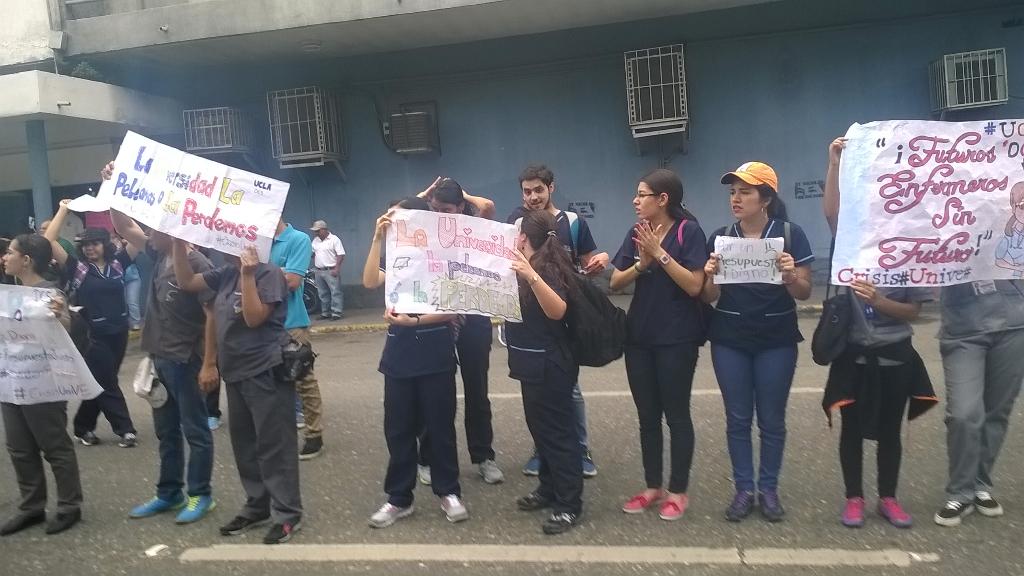 Elisangela1717's tweet photo. #CrisisUniVE Inversión educación:  Garantía de progreso del país. Venezuela lo necesita. Los estudiantes lo merecen. http://t.co/LPrrRQT5wx