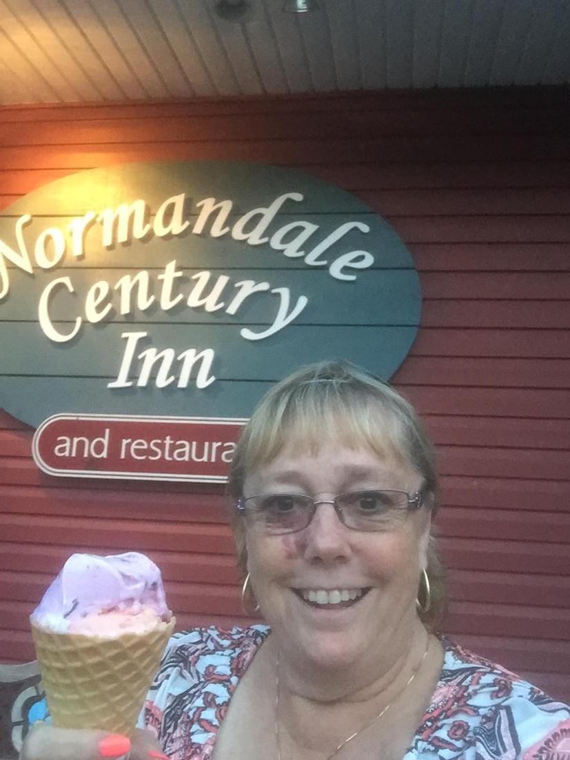 gailbouw's tweet photo. @normcentinn  thank you Brenda for staying open #yummy @NorfolkTour #selfie @suereformer @KimReformer1 http://t.co/QKZTsnC5xQ