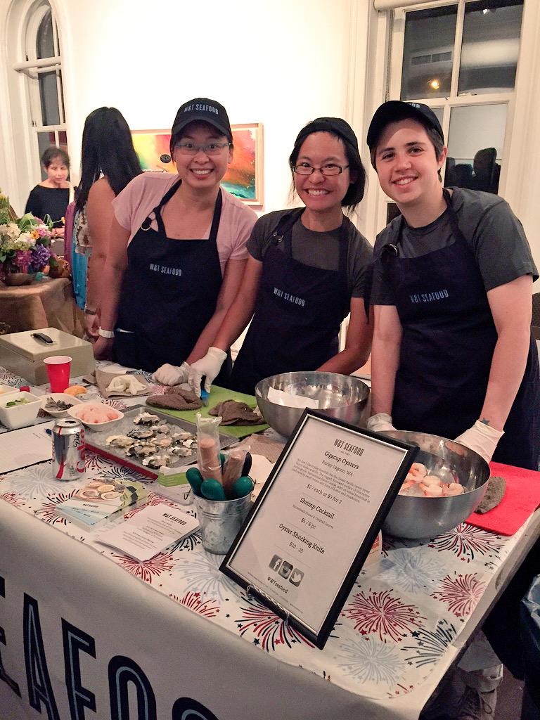 peachandlily's tweet photo. Peach & Lily loves fresh oysters from @WTSeafood; another fantastic vendor at #FlushingNightOut in @FlushingTwnHall. http://t.co/kvbA0oo1M8