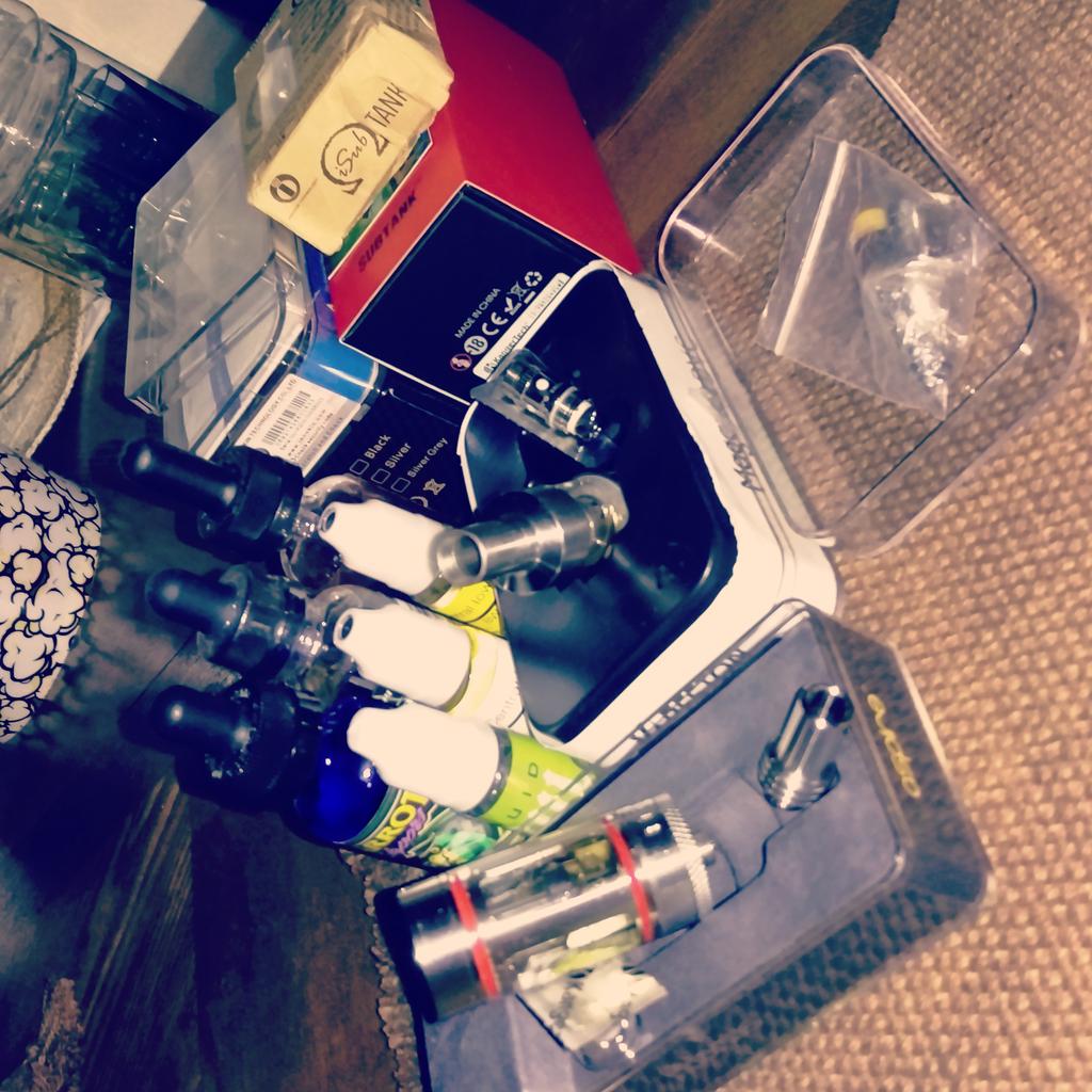 biggjohnson2k's tweet photo. Vapetable #vape #vapelife #cloudblower #kangertech #innovape http://t.co/IwnEPs7pTo