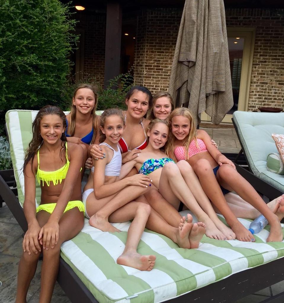 Having fun! <a href="/Kendall_Brooke_/">Kendall ♡</a> @CarliMichelsen <a href="/PhoenixGothard/">Phoenix Gothard</a> <a href="/tabison/">Michelle Mattison</a>  these pumas know how to share a seat