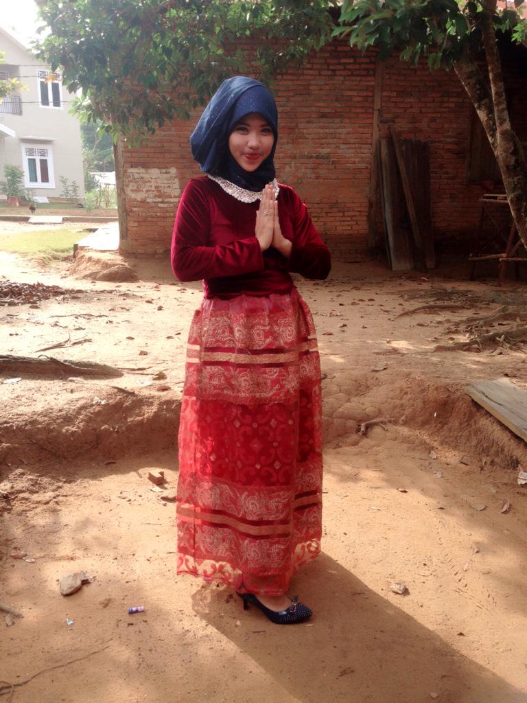 Indahputrib's tweet photo. Minal aidin walfaidzin,, Mohon maaf lahir dan bathin .. Happy eid mubaraq 1436 H 👮🙏💋 http://t.co/fwotD7UfqG